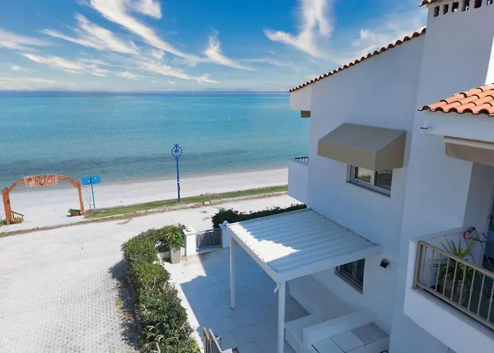 Long Island House, Beachfront Apartament *